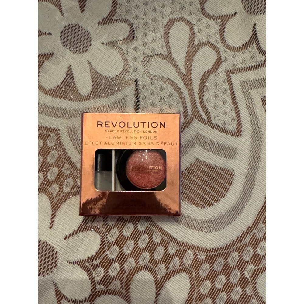 Revolution Flawless Foils Rose Gold Metallic Eyeshadow Set with Primer 95408